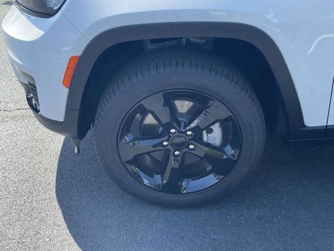 New 2025 Jeep Grand Cherokee L Limited w/ Black Appearance Package image 43