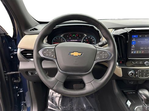 Used 2022 Chevrolet Traverse LT w/ LT Premium Package image 12