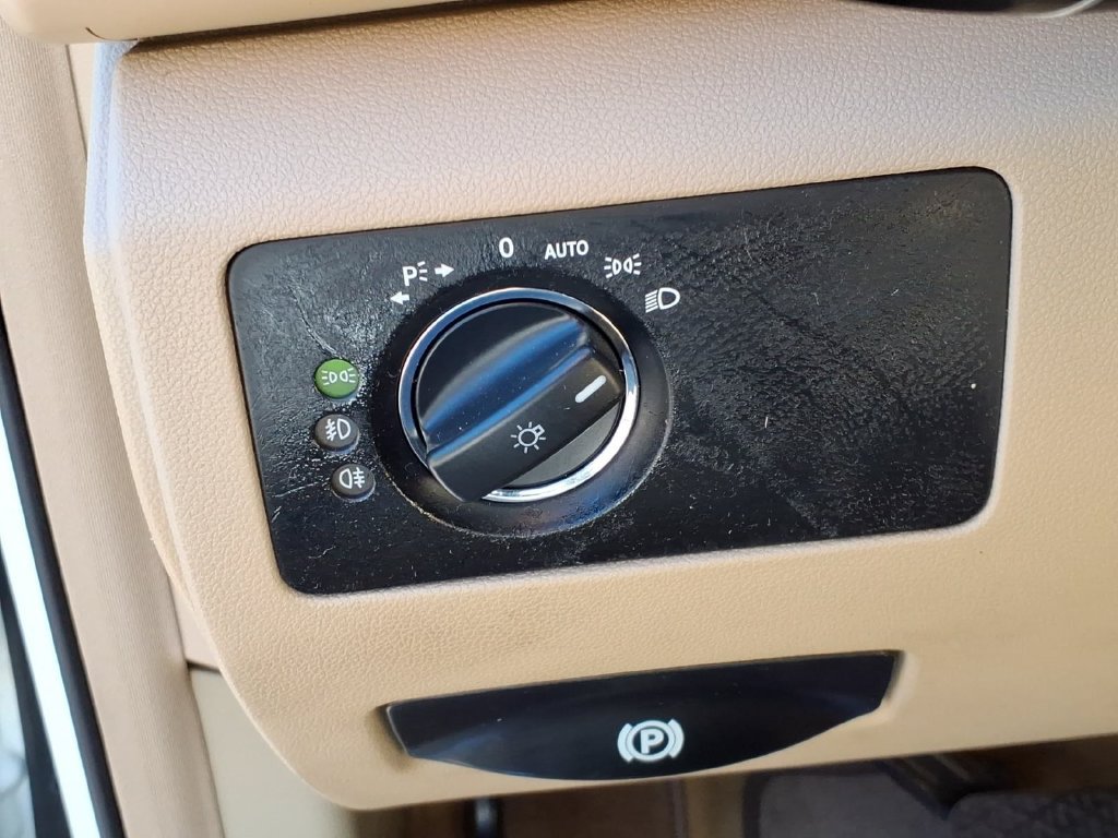 Used 2010 Mercedes-Benz R 350 4MATIC image 23