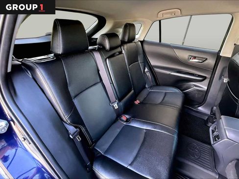 Used 2023 Toyota Venza LE AWD/4WD image 19