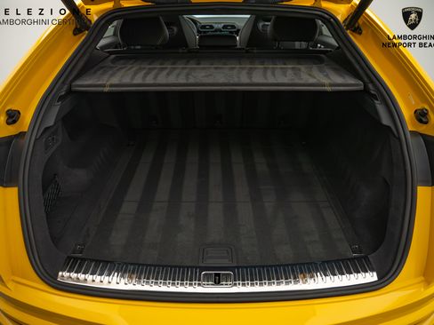 Used 2022 Lamborghini Urus image 16