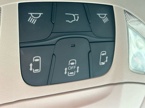 Used 2018 Chrysler Pacifica Touring-L w/ Advanced Safetytec Group FWD image 49