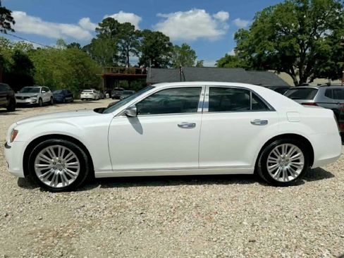 Used 2012 Chrysler 300 C Luxury Series image 8