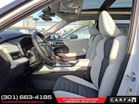 New 2025 Mitsubishi Outlander SE image 9