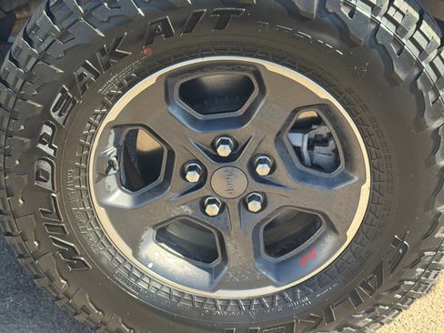 Used 2023 Jeep Gladiator Rubicon w/ Trailer Tow Package image 26