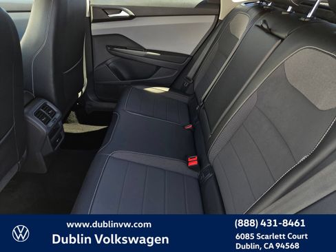 Certified 2023 Volkswagen Taos SE FWD image 12