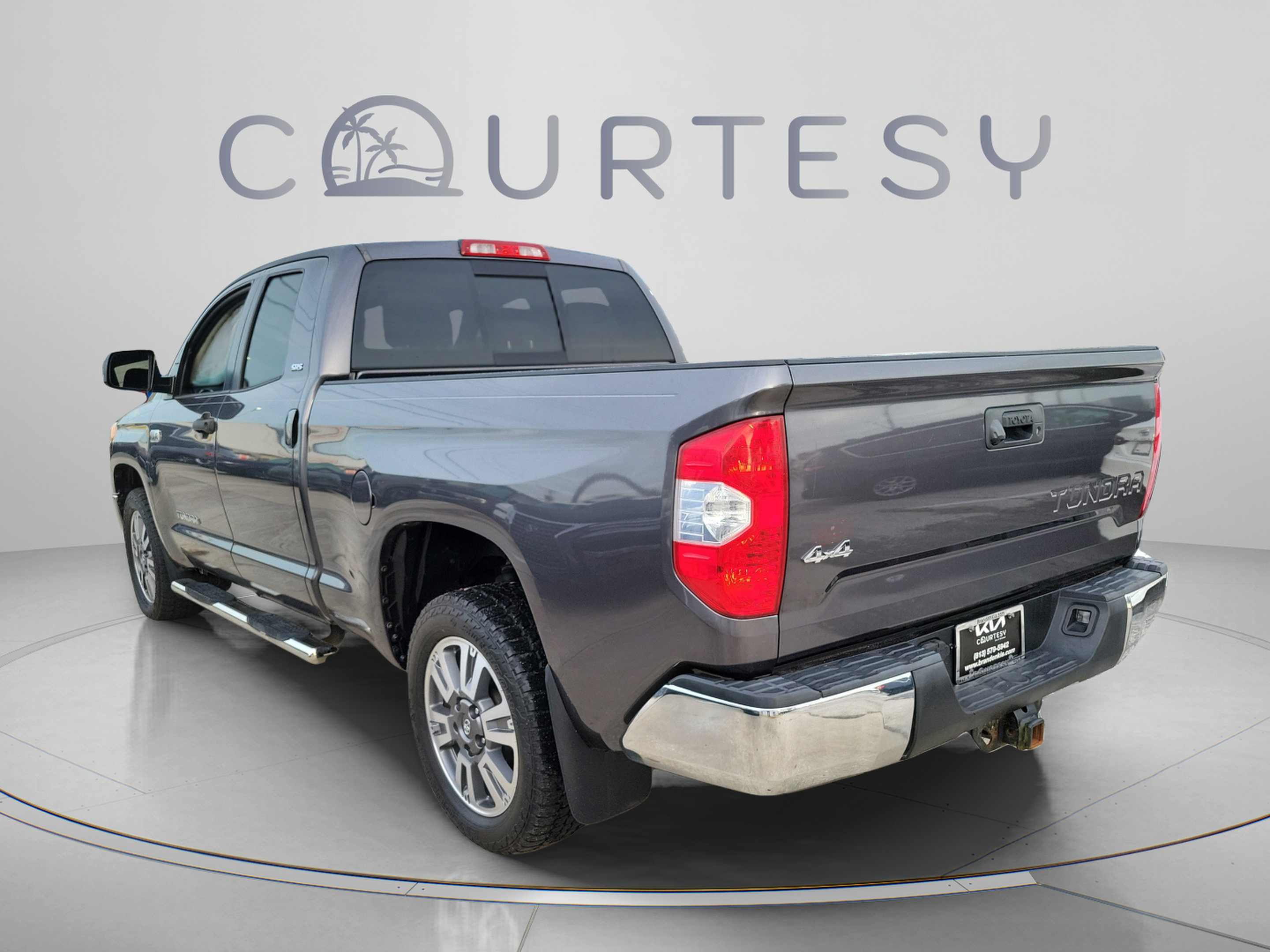 Used 2017 Toyota Tundra SR5 w/ SR5 Upgrade Package AWD/4WD image 2