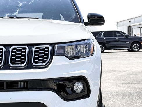 Used 2025 Jeep Compass Limited AWD/4WD image 5