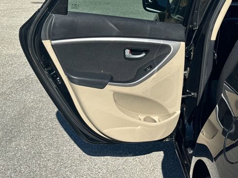 Used 2016 Hyundai Elantra GT image 21