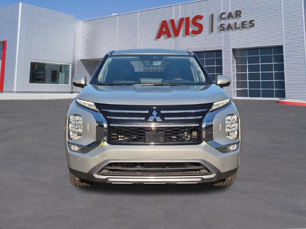 Used 2025 Mitsubishi Outlander SE AWD/4WD image 2