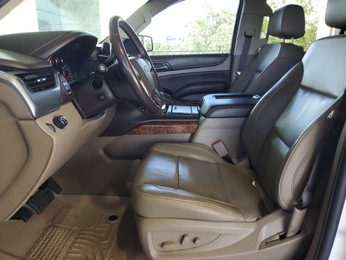 Used 2018 Chevrolet Suburban Premier RWD image 20