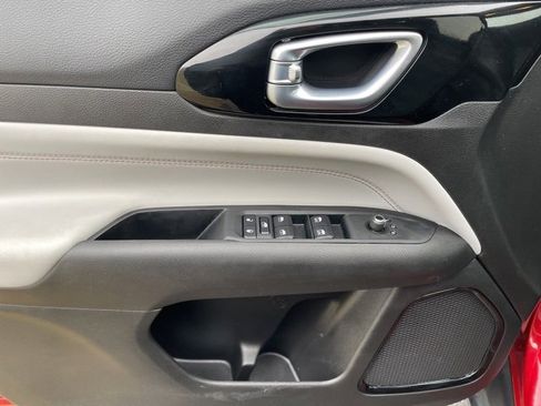 Used 2025 Jeep Compass Limited image 18