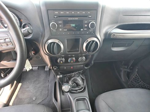 Used 2015 Jeep Wrangler Sport AWD/4WD image 15
