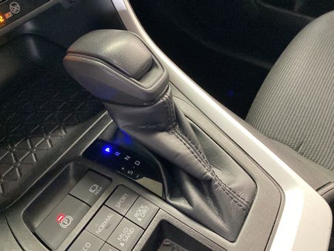 Used 2023 Toyota RAV4 LE AWD/4WD image 18