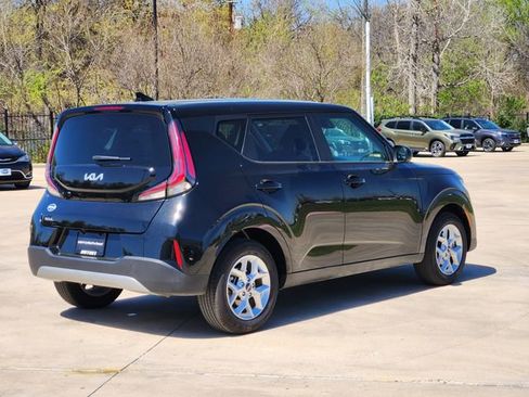 Certified 2025 Kia Soul LX image 7