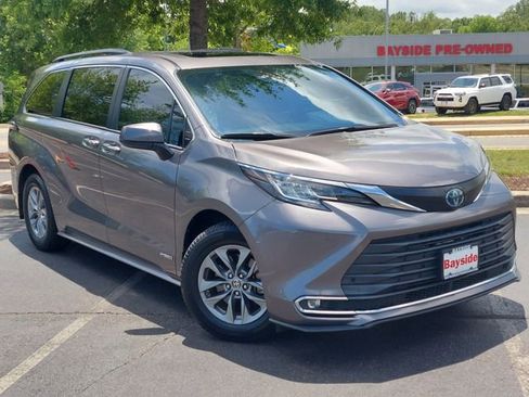 Used 2021 Toyota Sienna XLE w/ XLE Plus Package AWD/4WD image 2