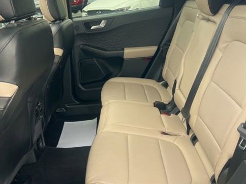 Used 2020 Ford Escape Titanium w/ Titanium Premium Package 2.0 AWD/4WD image 13