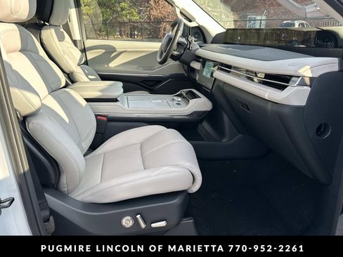 New 2026 Lincoln Navigator L Reserve AWD/4WD image 13