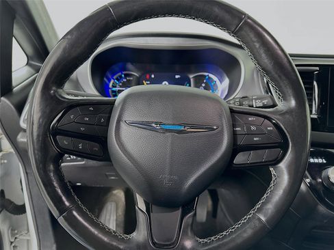 Used 2020 Chrysler Pacifica Touring-L w/ S Appearance Package image 12