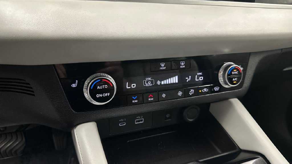 Used 2023 Mitsubishi Outlander SEL AWD/4WD image 28