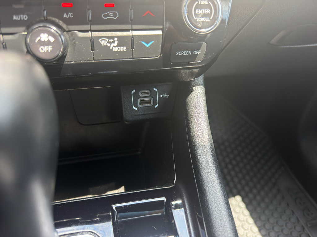 Used 2025 Jeep Compass Latitude w/ Convenience Group AWD/4WD image 19