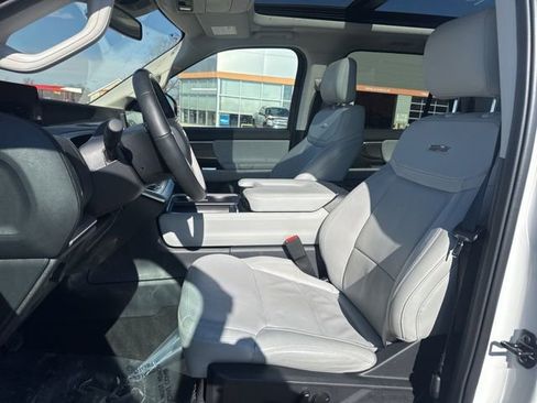 Used 2025 Ford Expedition Max Platinum w/ Driver's Package image 9