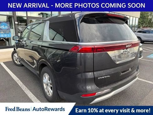 Used 2024 Kia Carnival LX FWD image 5