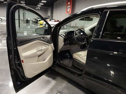 Used 2018 Ford Escape Titanium w/ Ford Safe & Smart Package image 9