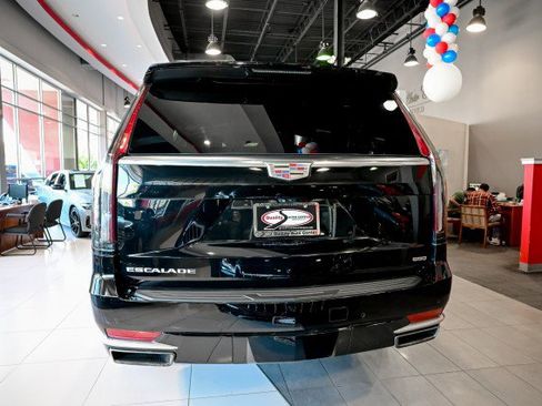 Used 2021 Cadillac Escalade ESV Premium Luxury AWD/4WD image 6