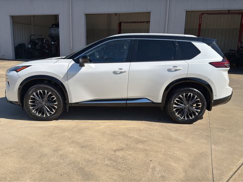 Used 2024 Nissan Rogue Platinum w/ Platinum Premium Package AWD/4WD image 6