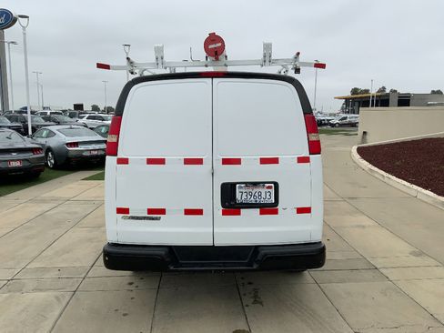 Used 2018 Chevrolet Express 2500 image 18