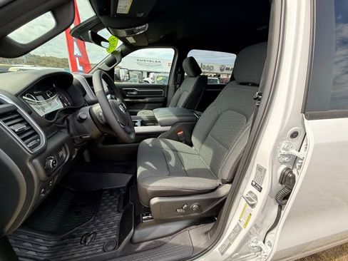 New 2026 RAM 1500 4x4 Crew Cab image 9