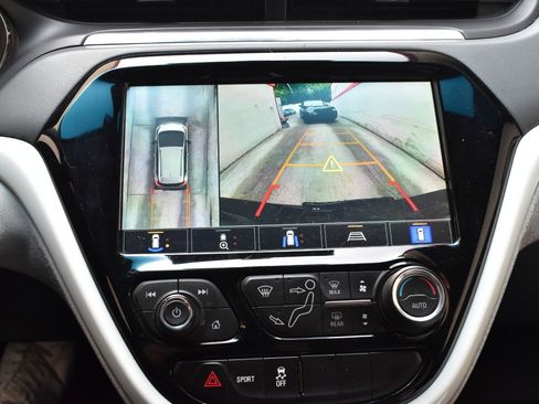 Used 2020 Chevrolet Bolt Premier w/ Infotainment Package FWD image 28