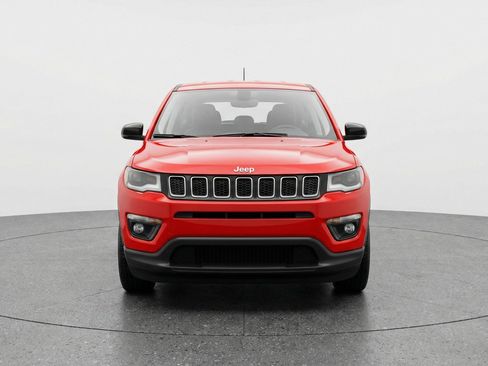Used 2025 Jeep Compass Latitude image 2