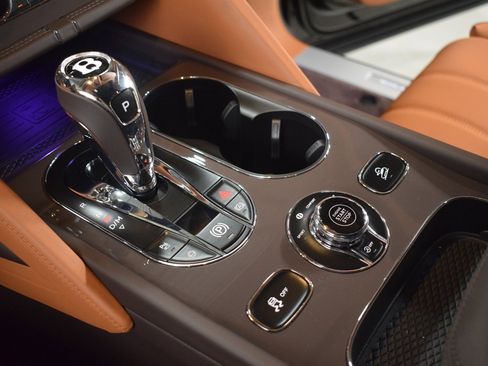 New 2025 Bentley Bentayga image 36