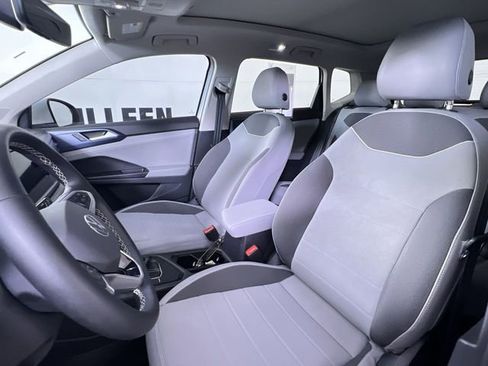 Used 2024 Volkswagen Taos SE image 11