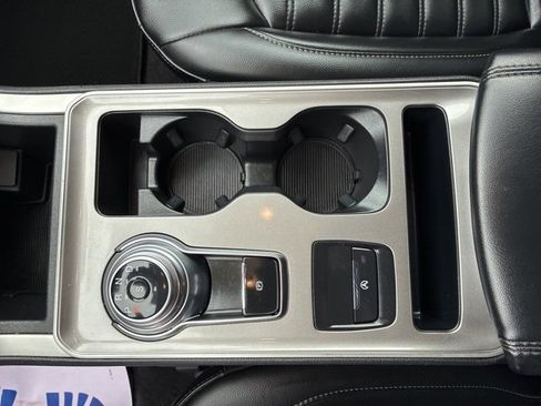 Used 2024 Ford Edge SEL image 17