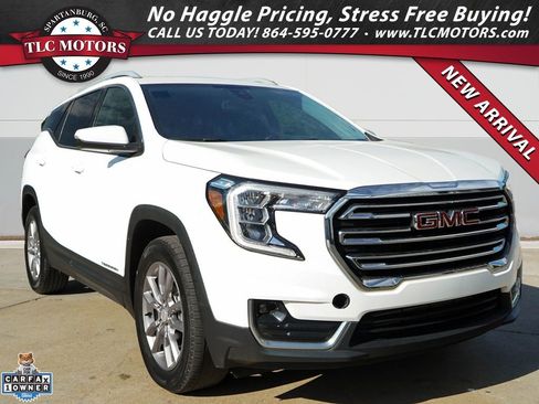 Used 2024 GMC Terrain SLT image 1