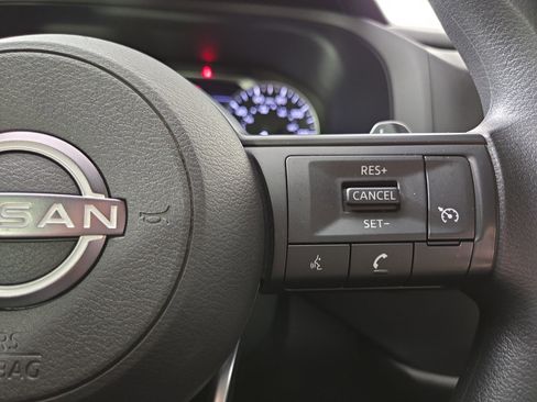 Used 2024 Nissan Pathfinder S image 16