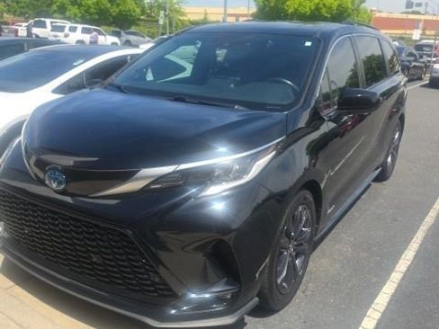 Used 2021 Toyota Sienna XSE w/ XSE Plus Package FWD image 9
