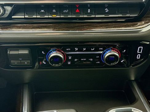 Used 2025 GMC Sierra 1500 Elevation image 19