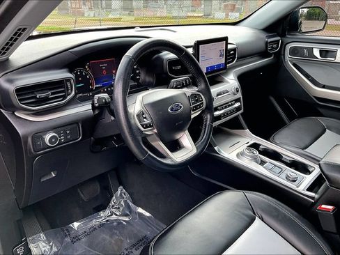 Used 2022 Ford Explorer XLT w/ Equipment Group 202A AWD/4WD image 13