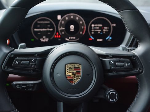 Certified 2024 Porsche Cayenne S AWD/4WD image 17