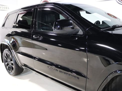 Used 2019 Jeep Grand Cherokee Altitude AWD/4WD image 8