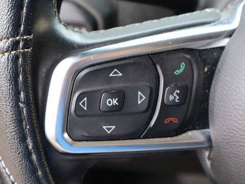 Used 2018 Jeep Wrangler Unlimited Sahara AWD/4WD image 10