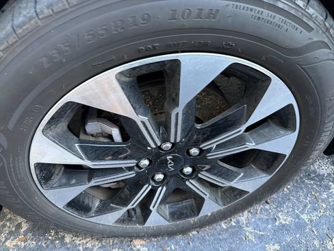 Certified 2024 Kia Carnival EX FWD image 5