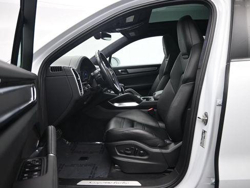 Used 2023 Porsche Cayenne Turbo AWD/4WD image 22