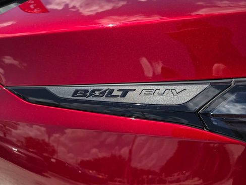 Used 2023 Chevrolet Bolt EUV Premier w/ Super Cruise Package FWD image 4