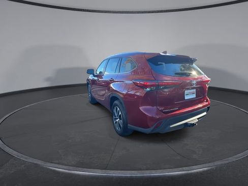 Used 2023 Toyota Highlander XLE image 11