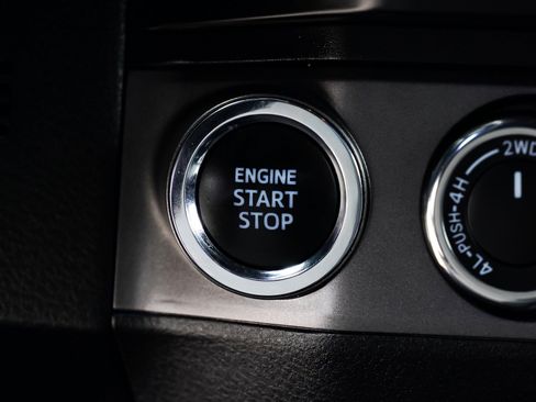 Certified 2022 Toyota Tacoma TRD Off-Road AWD/4WD image 34
